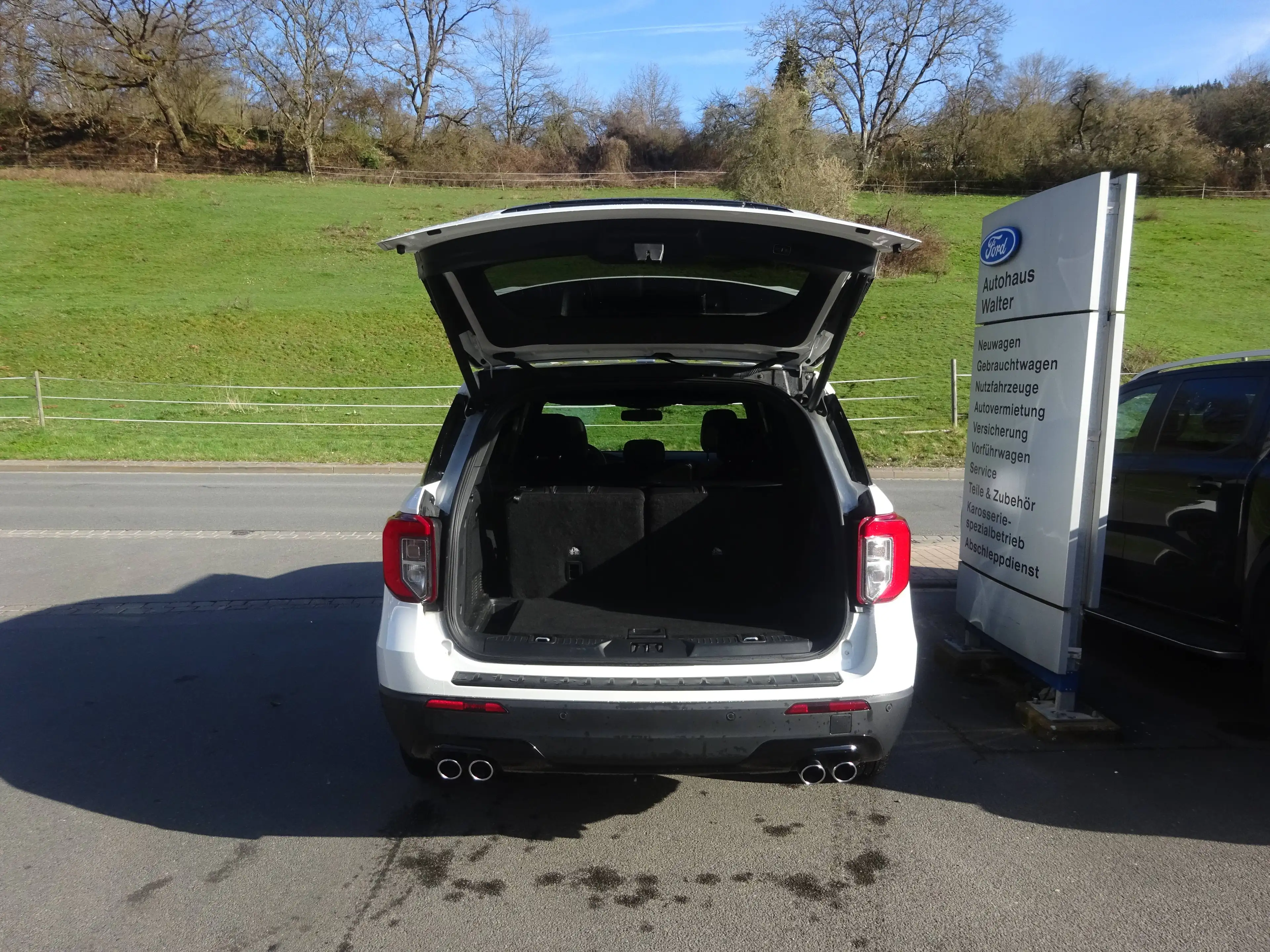 Ford Explorer ST-Line Plug-in-Hybrid 4x4 AHK — photo 11