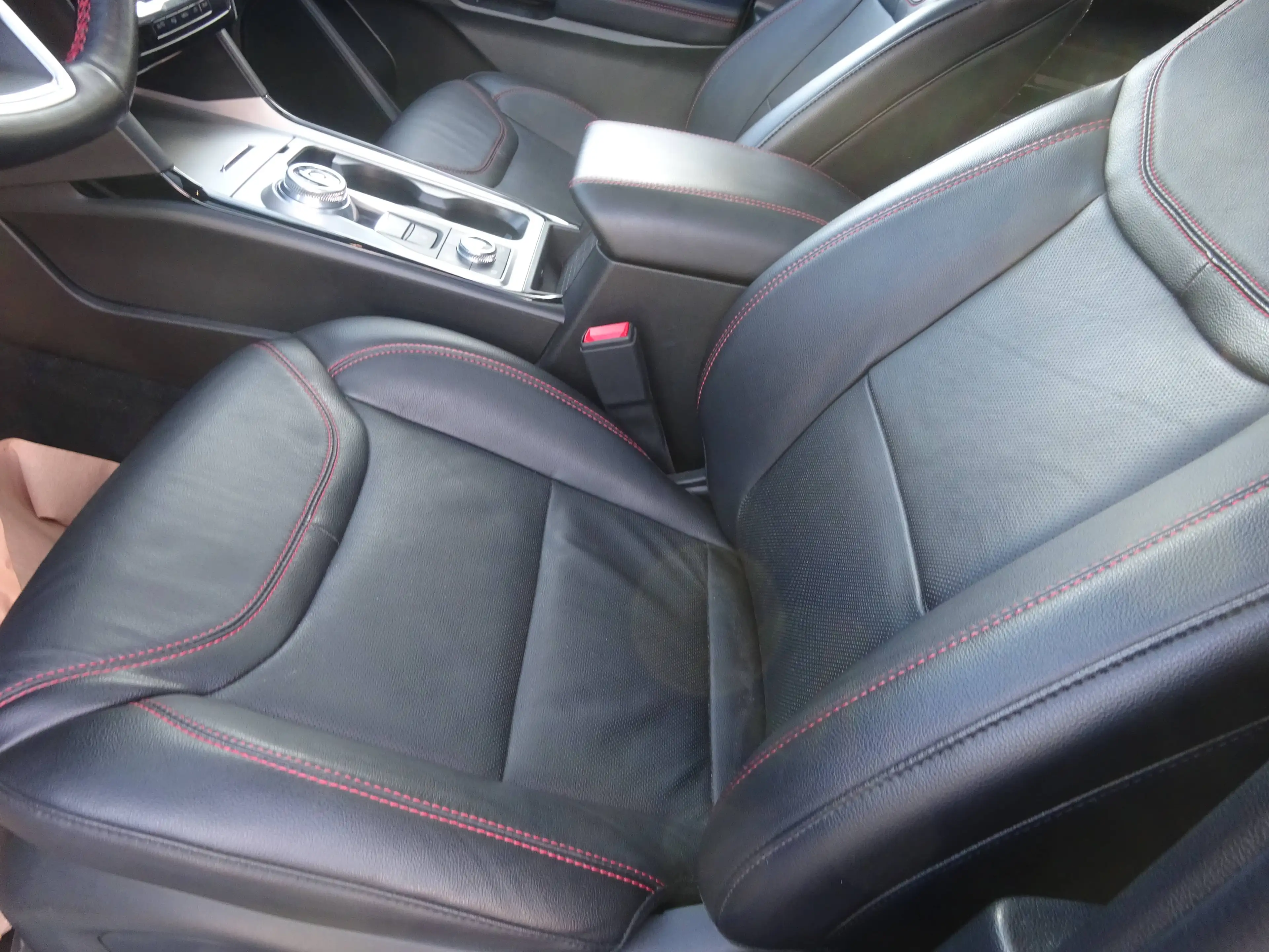 Ford Explorer ST-Line Plug-in-Hybrid 4x4 AHK — photo 13