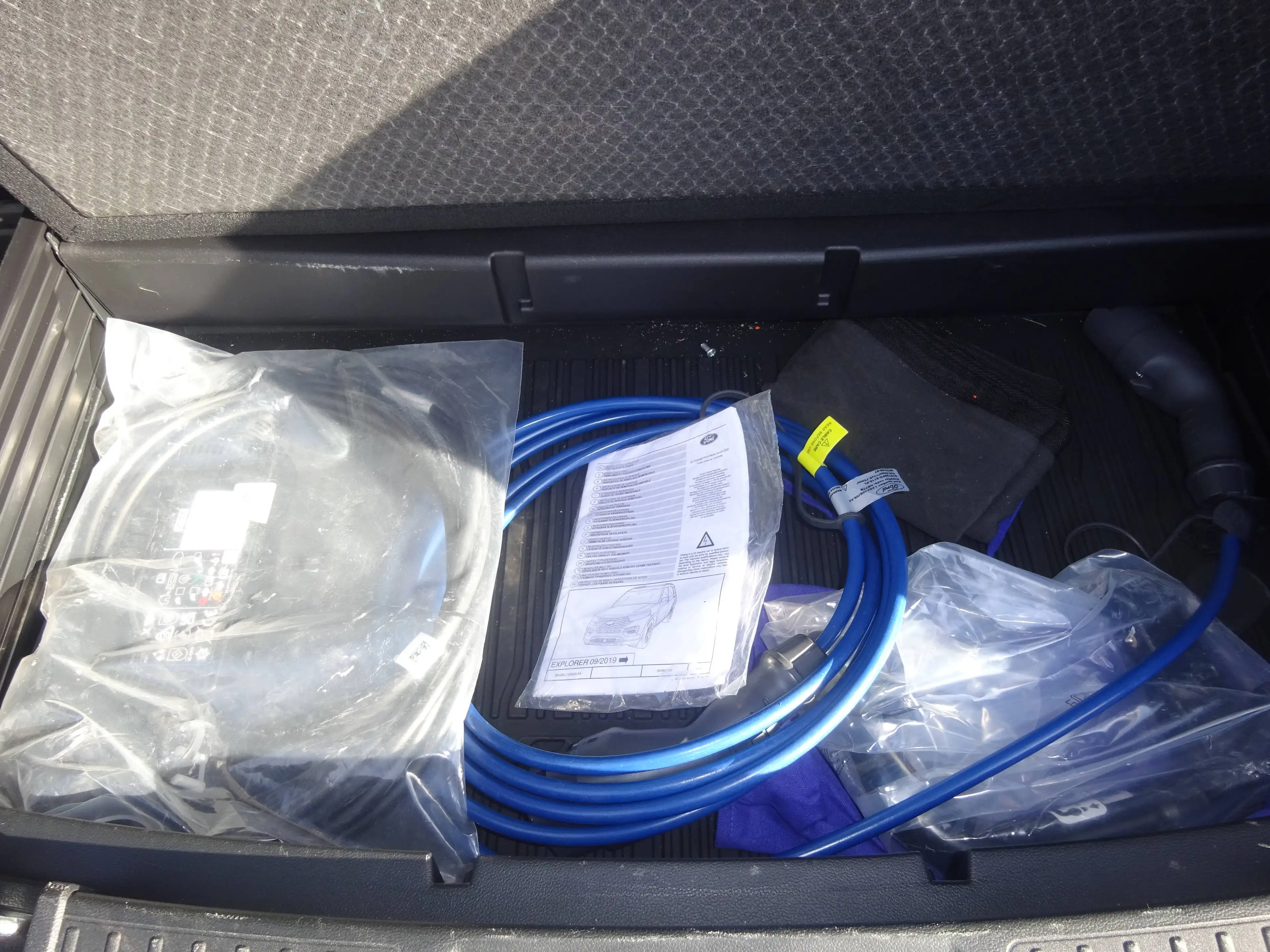 Ford Explorer ST-Line Plug-in-Hybrid 4x4 AHK — photo 10