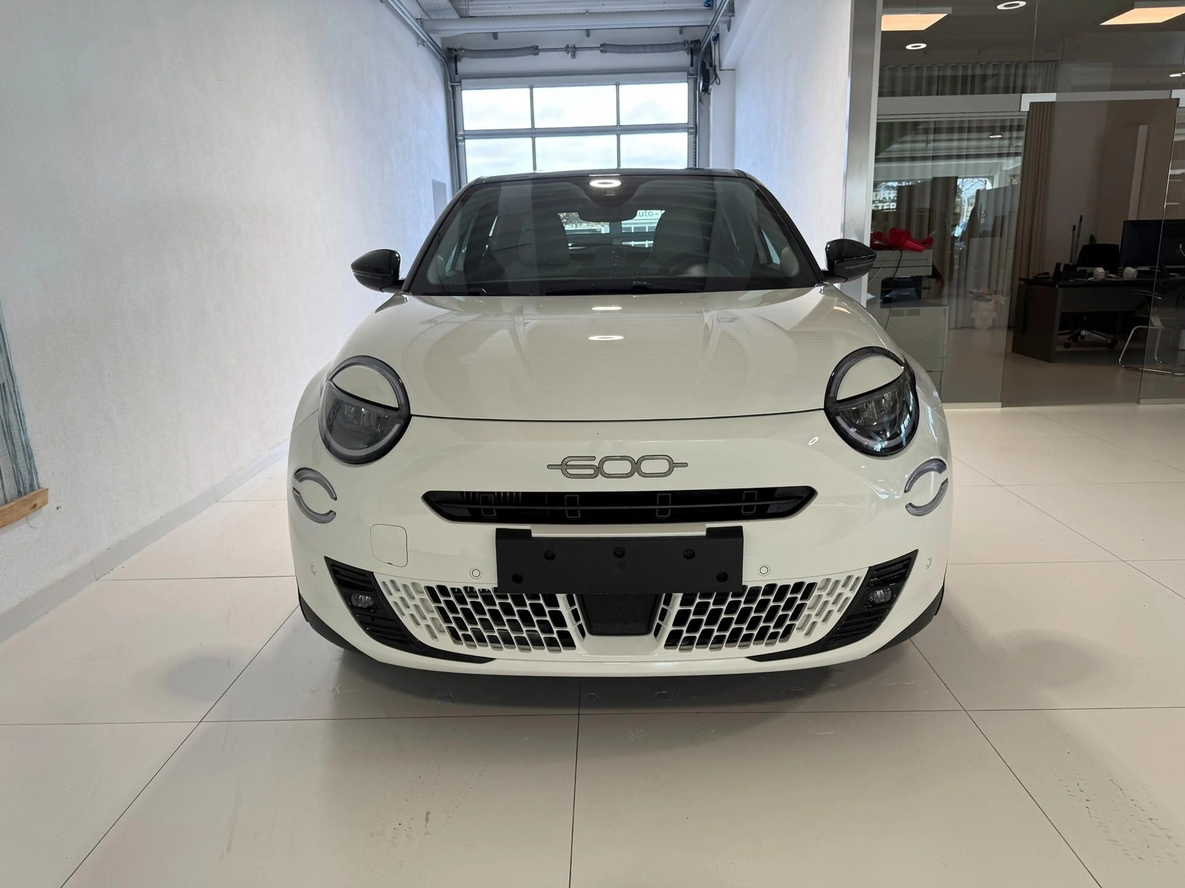 Fiat 600 La Prima Hybrid 1.2 T3 81 kW (110 PS) DCT Klima... — photo 2