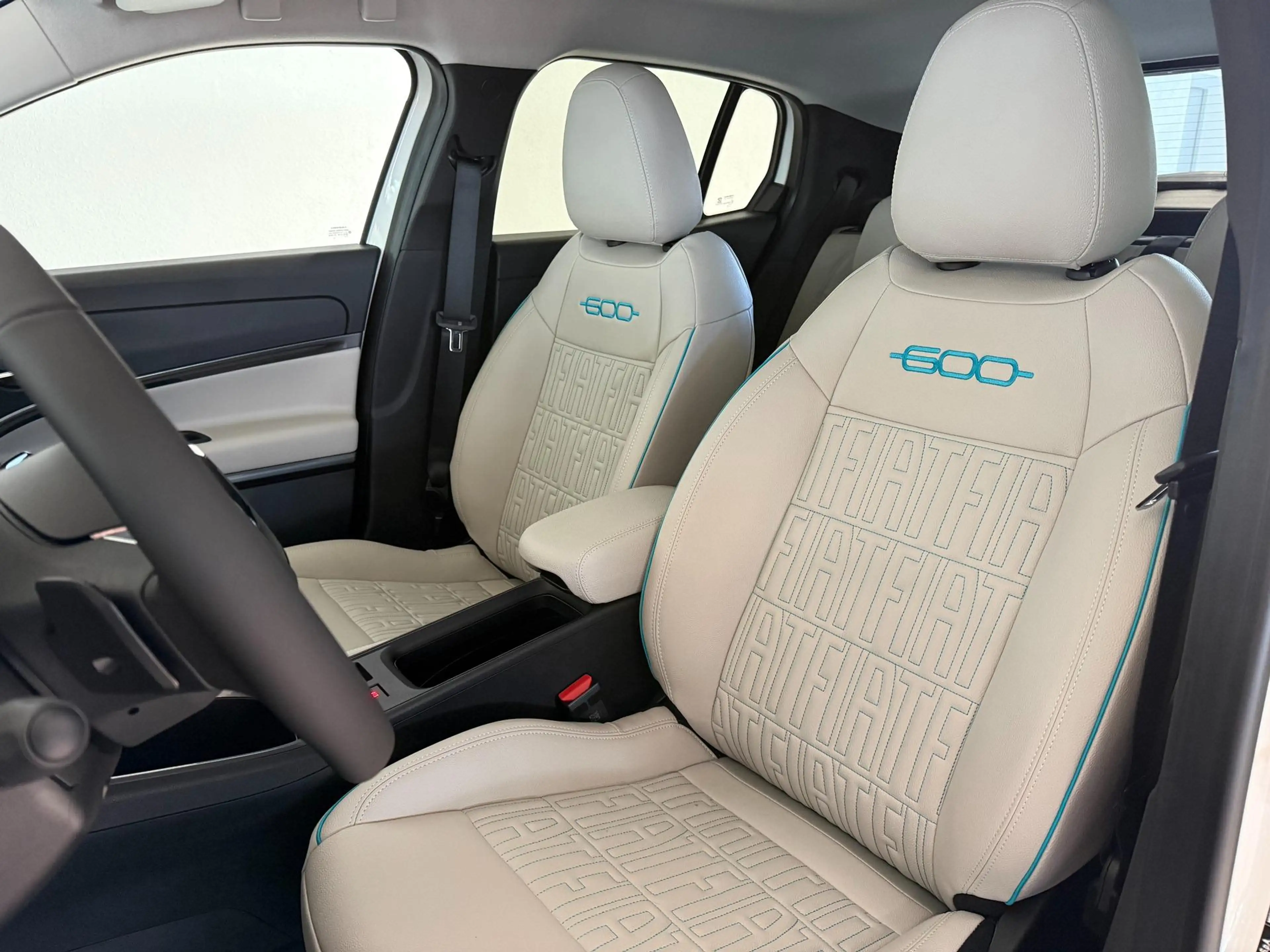 Fiat 600 La Prima Hybrid 1.2 T3 81 kW (110 PS) DCT Klima... — photo 9