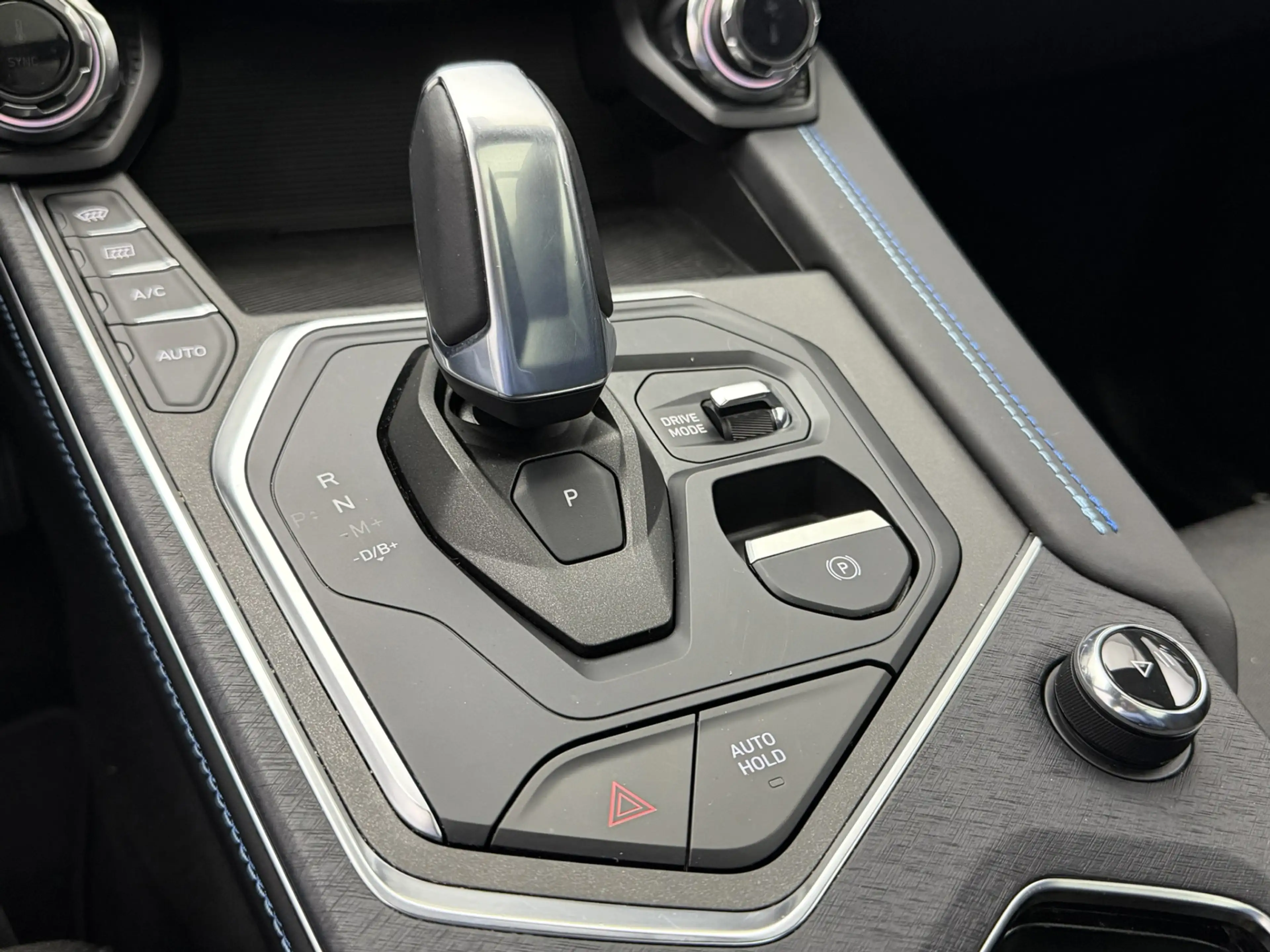 Lynk & Co 01 1.5 Plug-in Hybrid 262PK | Origineel NL | 360° Cam — photo 18