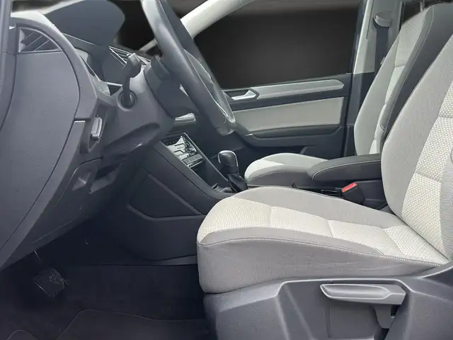 Volkswagen Touran view 13