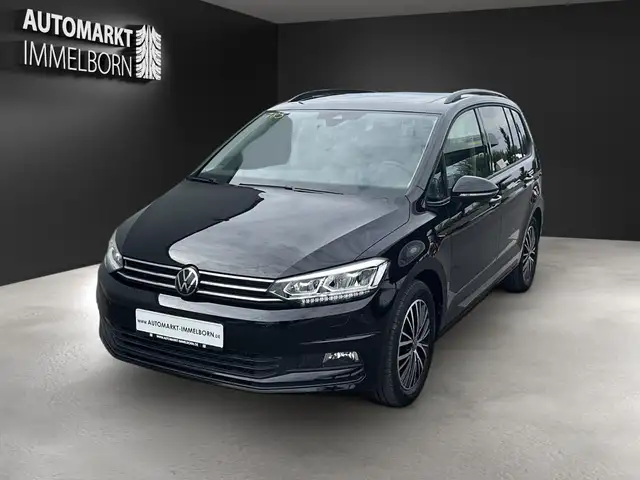 Volkswagen Touran view 3