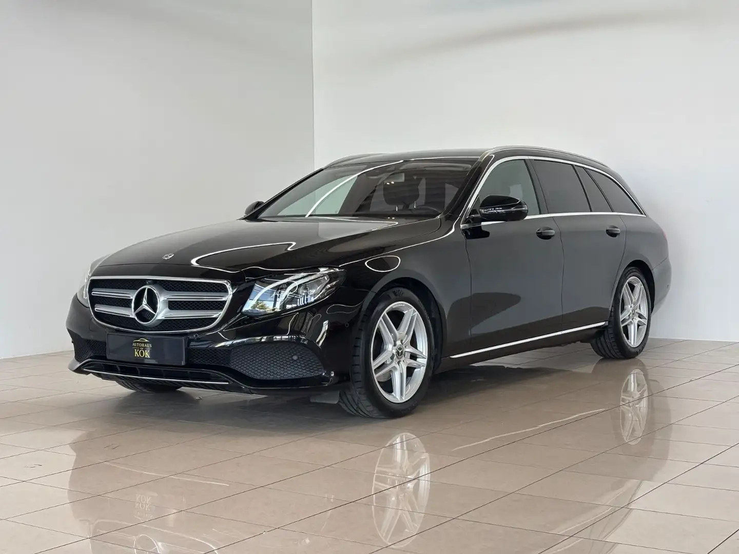 Mercedes-Benz E 200 E -Klasse T-Modell 8 Fach 360KAM Navi SHZ Schwarz - 2