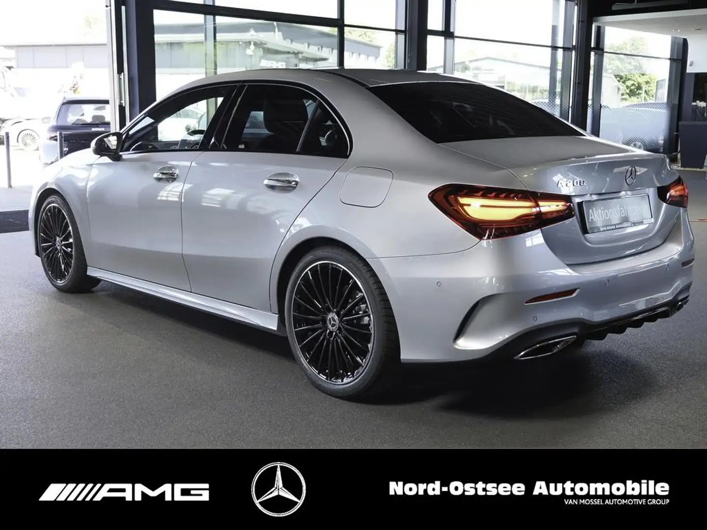 Mercedes-Benz A 200 Limousine AMG NIGHT PANO MULTIBEAM DISTRON Argent - 2