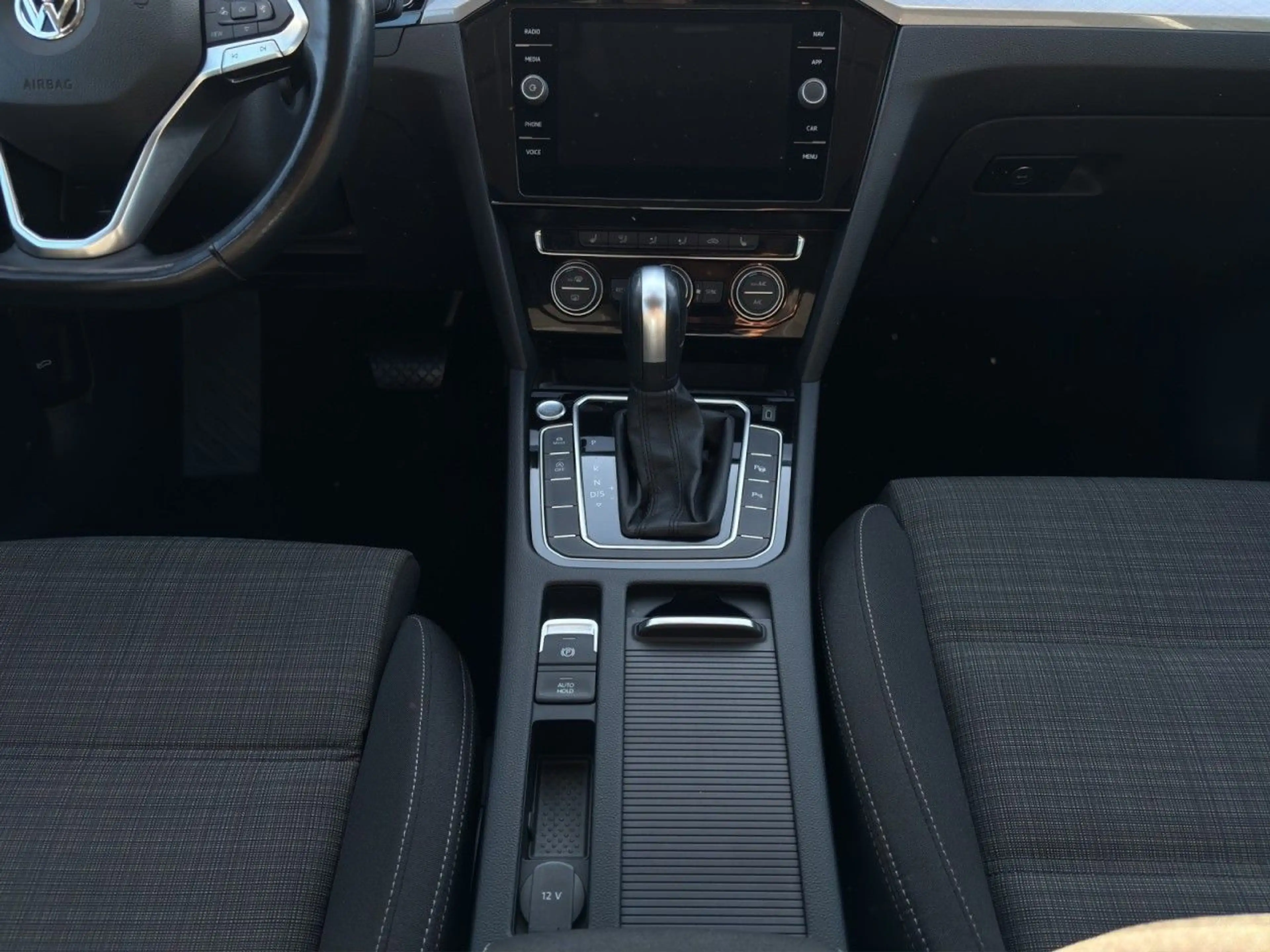 Volkswagen Passat Variant 2.0 TSI Business EasyOpen AHK ACC — photo 13