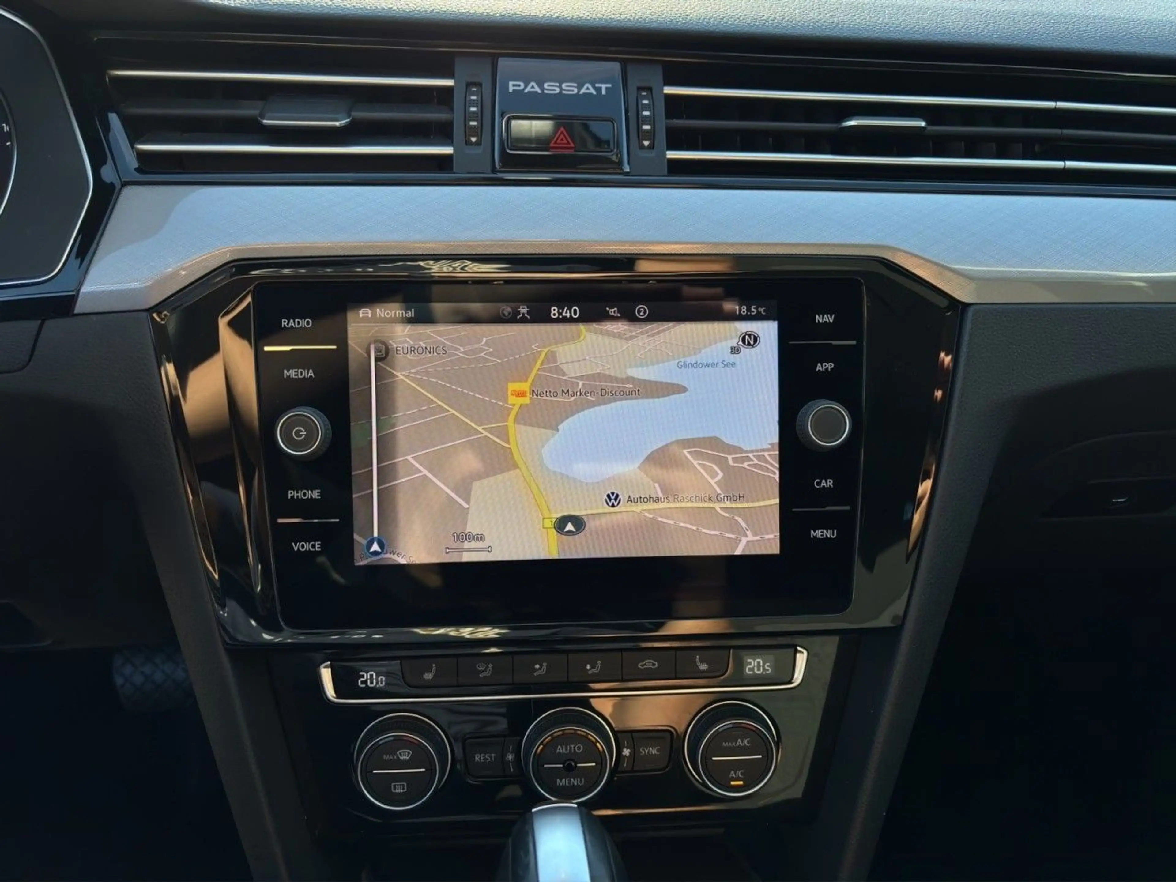 Volkswagen Passat Variant 2.0 TSI Business EasyOpen AHK ACC — photo 14