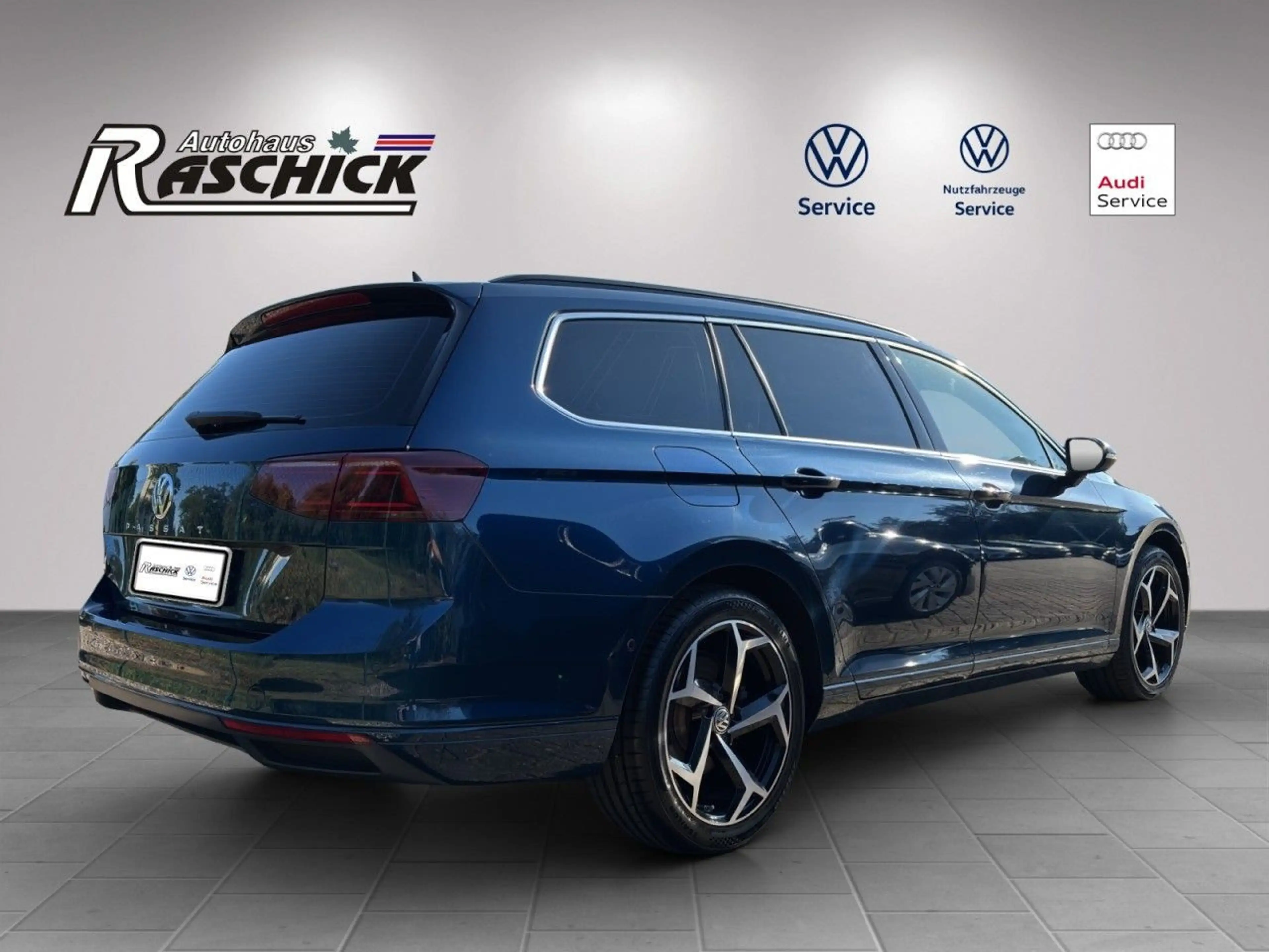 Volkswagen Passat Variant 2.0 TSI Business EasyOpen AHK ACC — photo 4