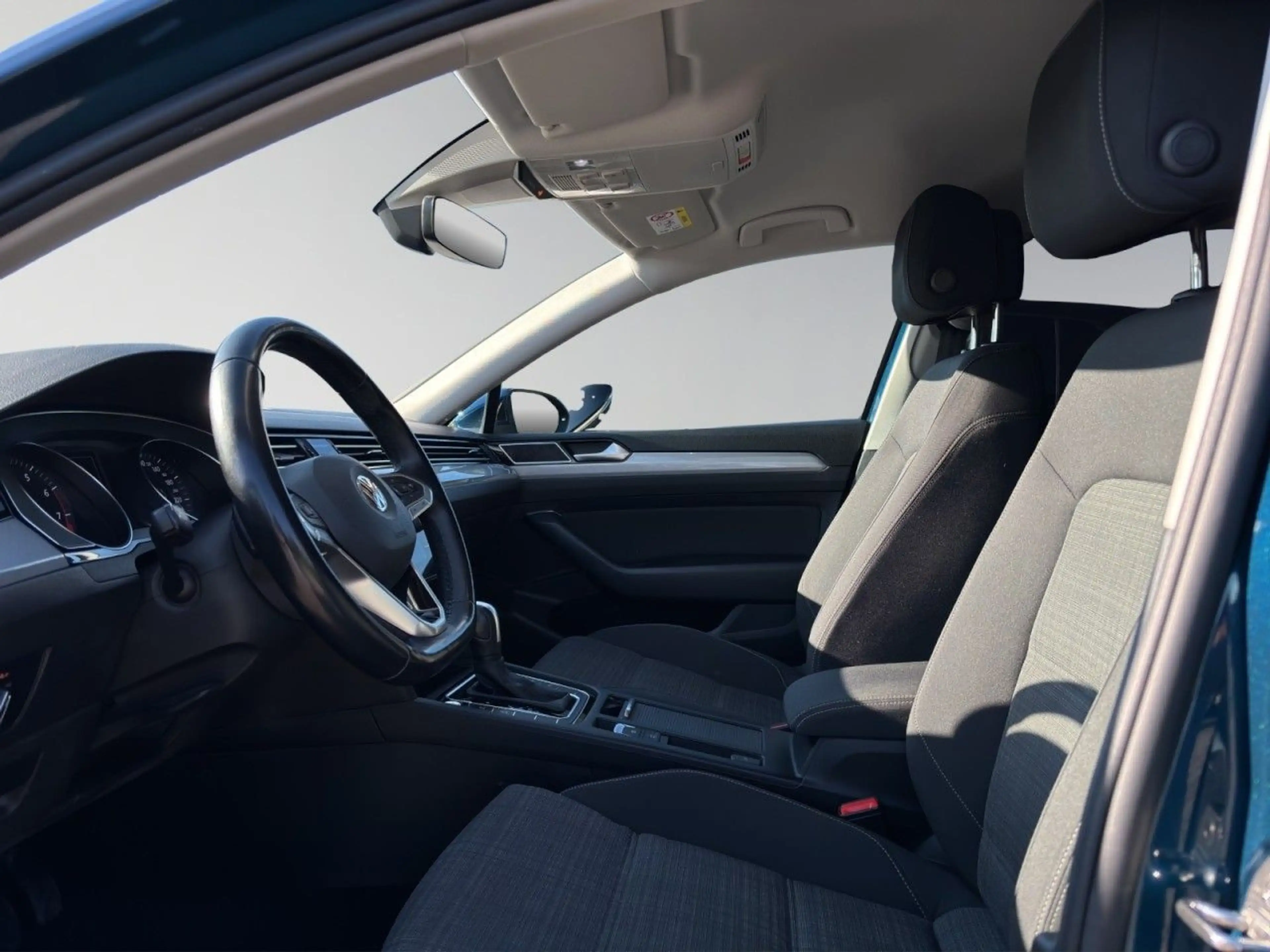 Volkswagen Passat Variant 2.0 TSI Business EasyOpen AHK ACC — photo 7