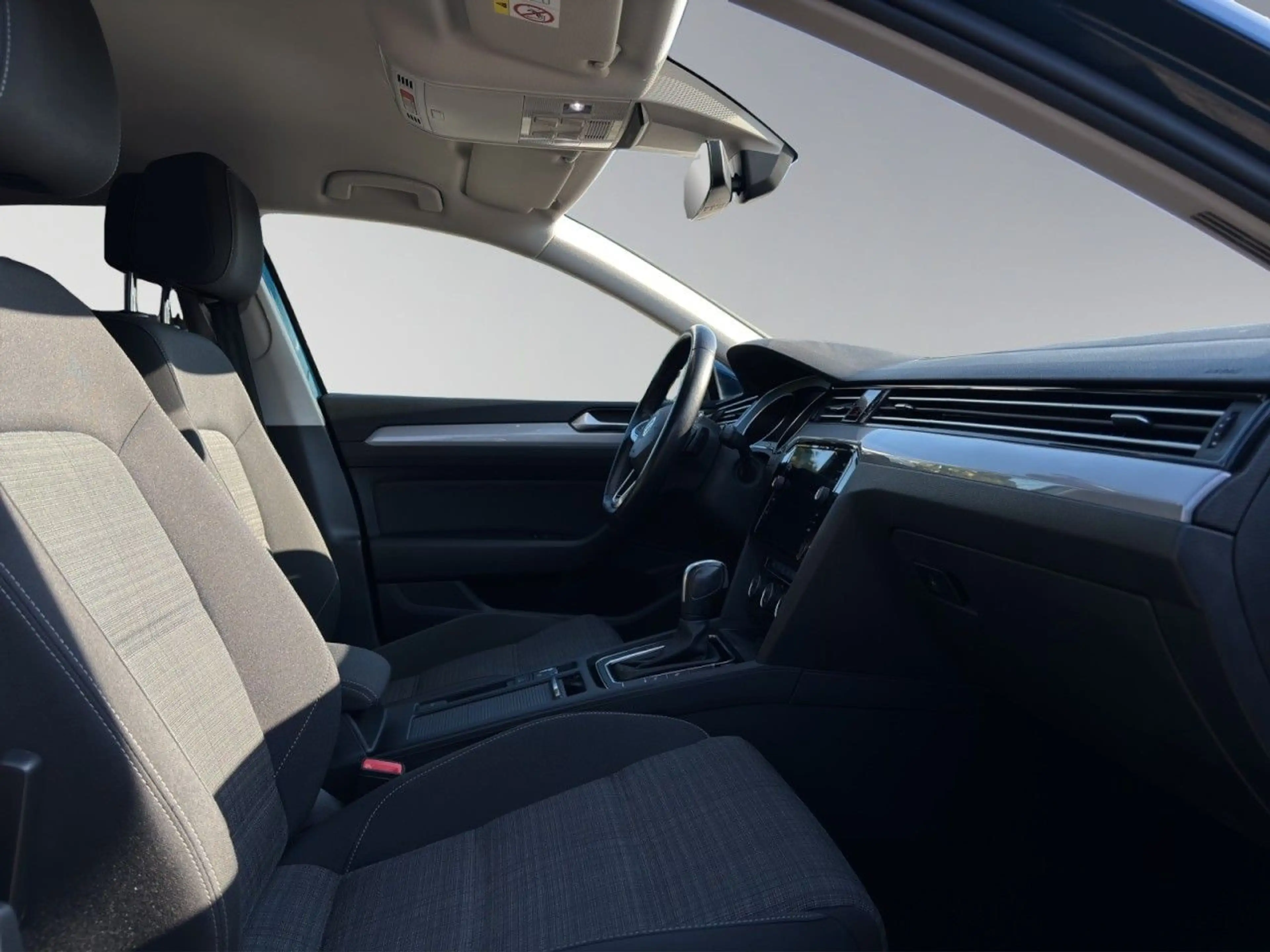Volkswagen Passat Variant 2.0 TSI Business EasyOpen AHK ACC — photo 15