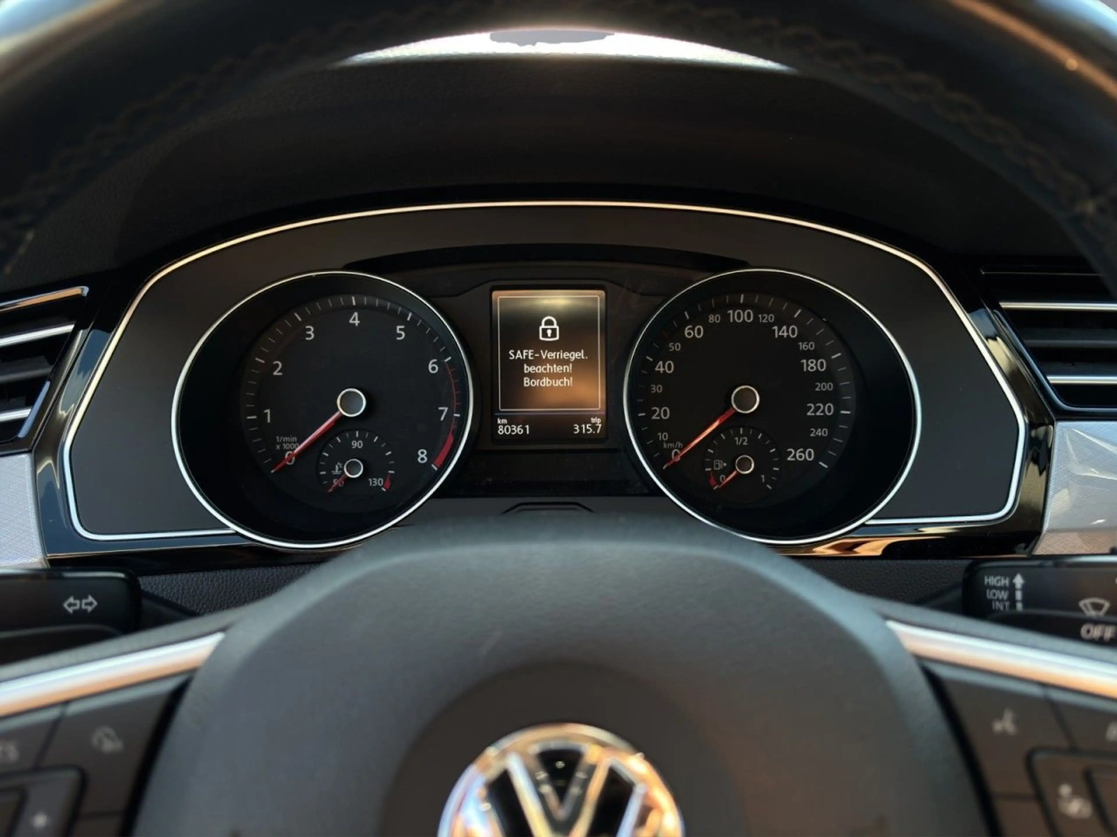 Volkswagen Passat Variant 2.0 TSI Business EasyOpen AHK ACC — photo 9