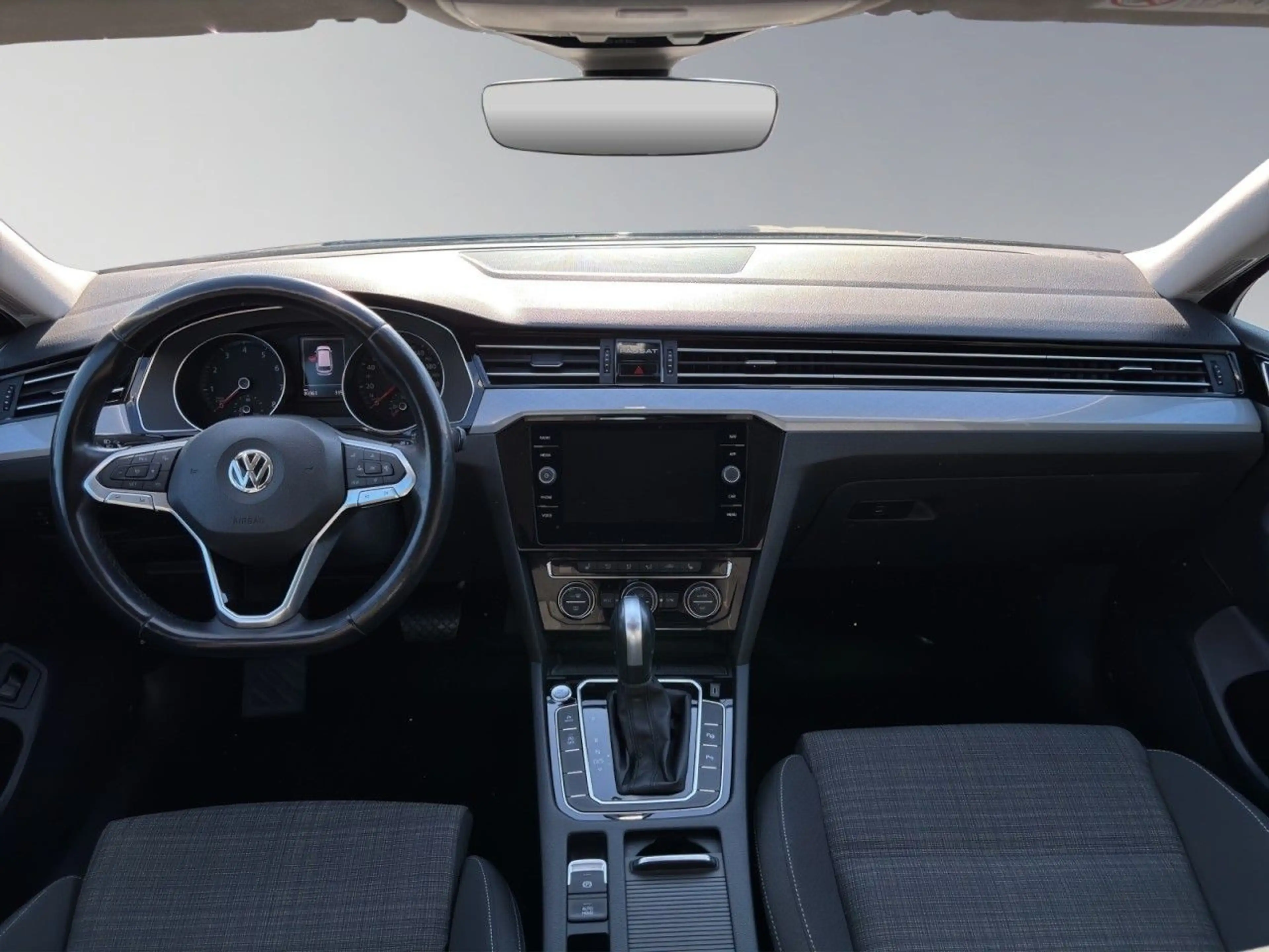 Volkswagen Passat Variant 2.0 TSI Business EasyOpen AHK ACC — photo 12