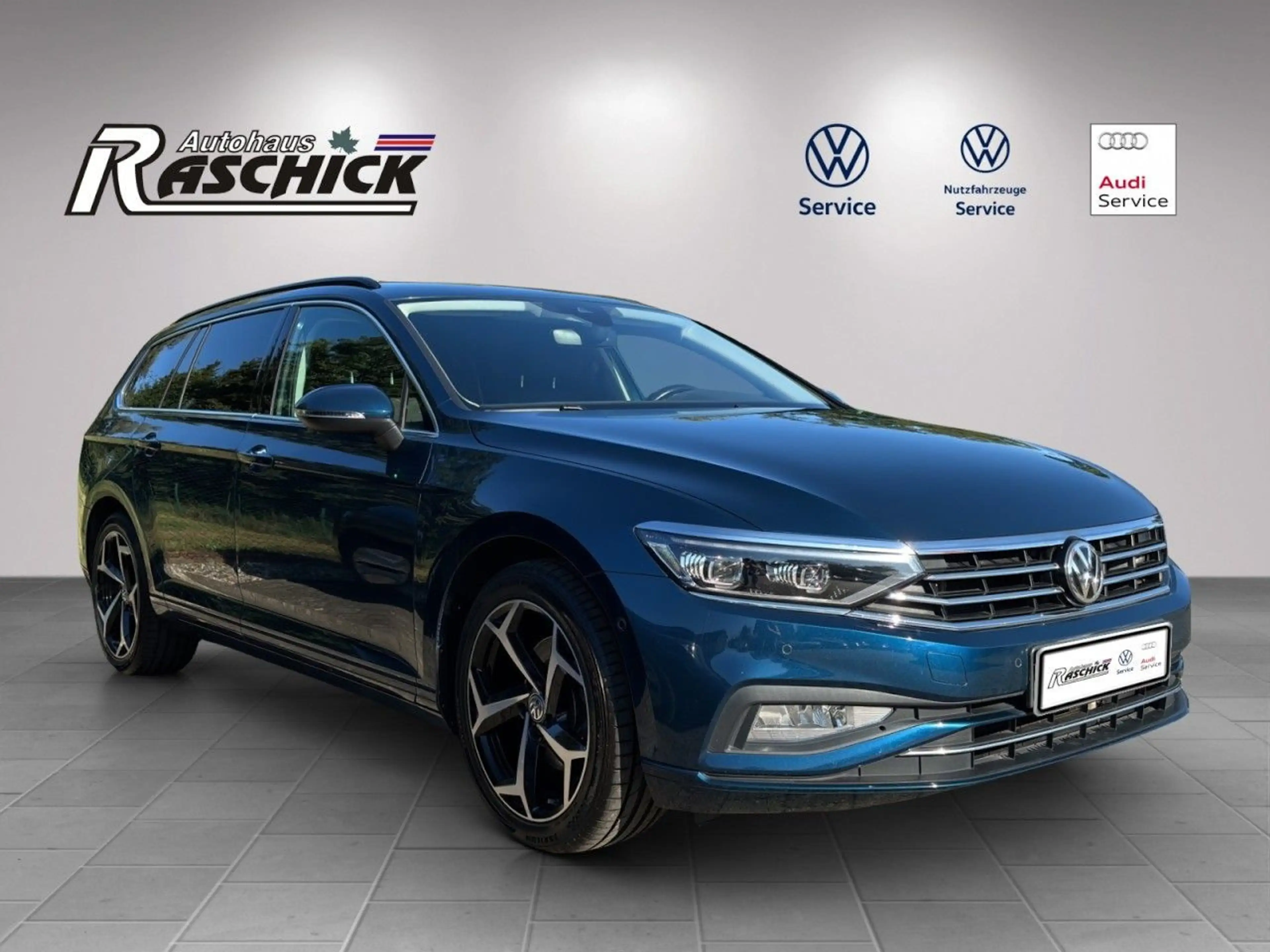 Volkswagen Passat Variant 2.0 TSI Business EasyOpen AHK ACC — photo 5