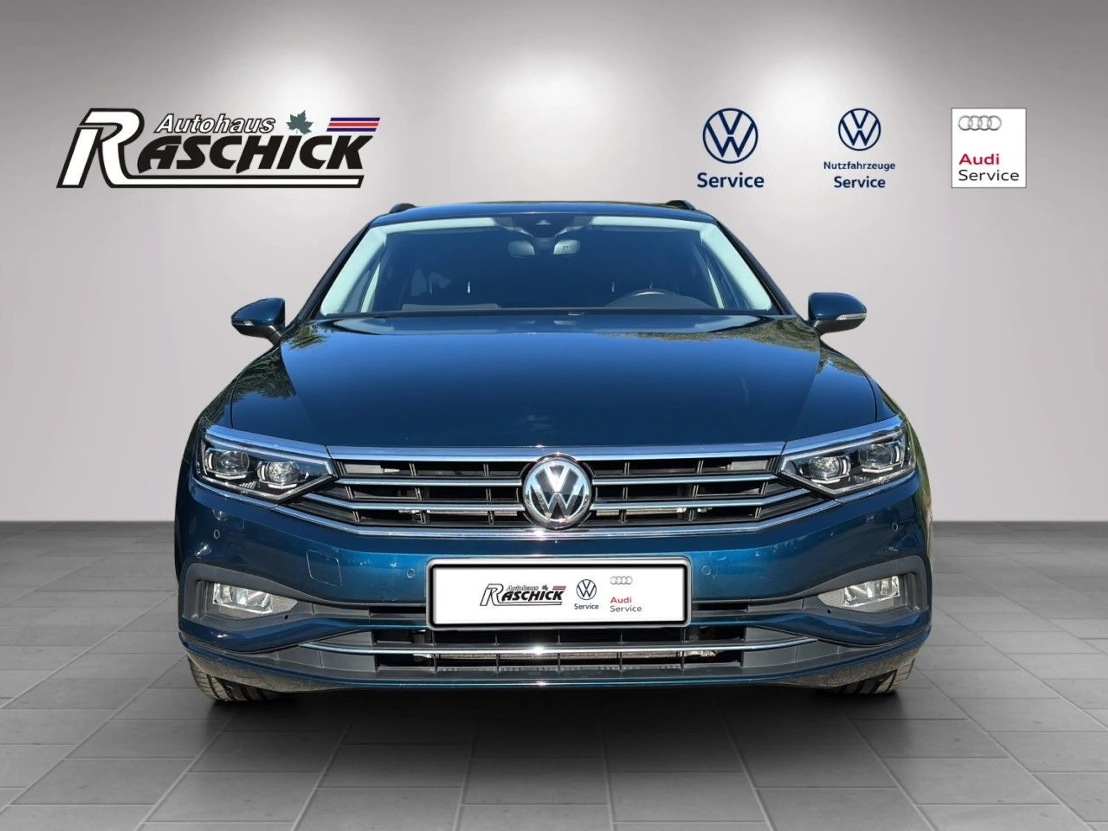 Volkswagen Passat Variant 2.0 TSI Business EasyOpen AHK ACC — photo 6