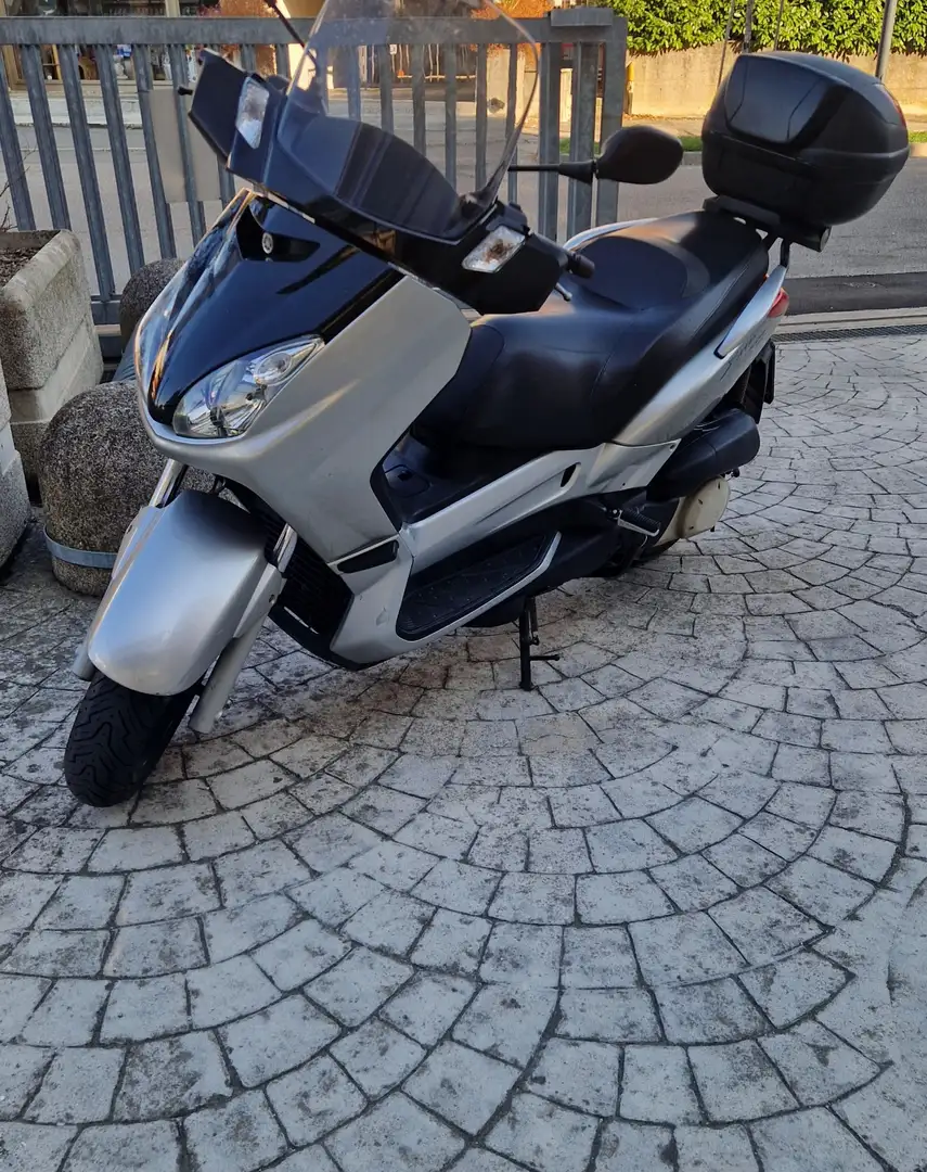 Yamaha X-Max 250 Argento - 1