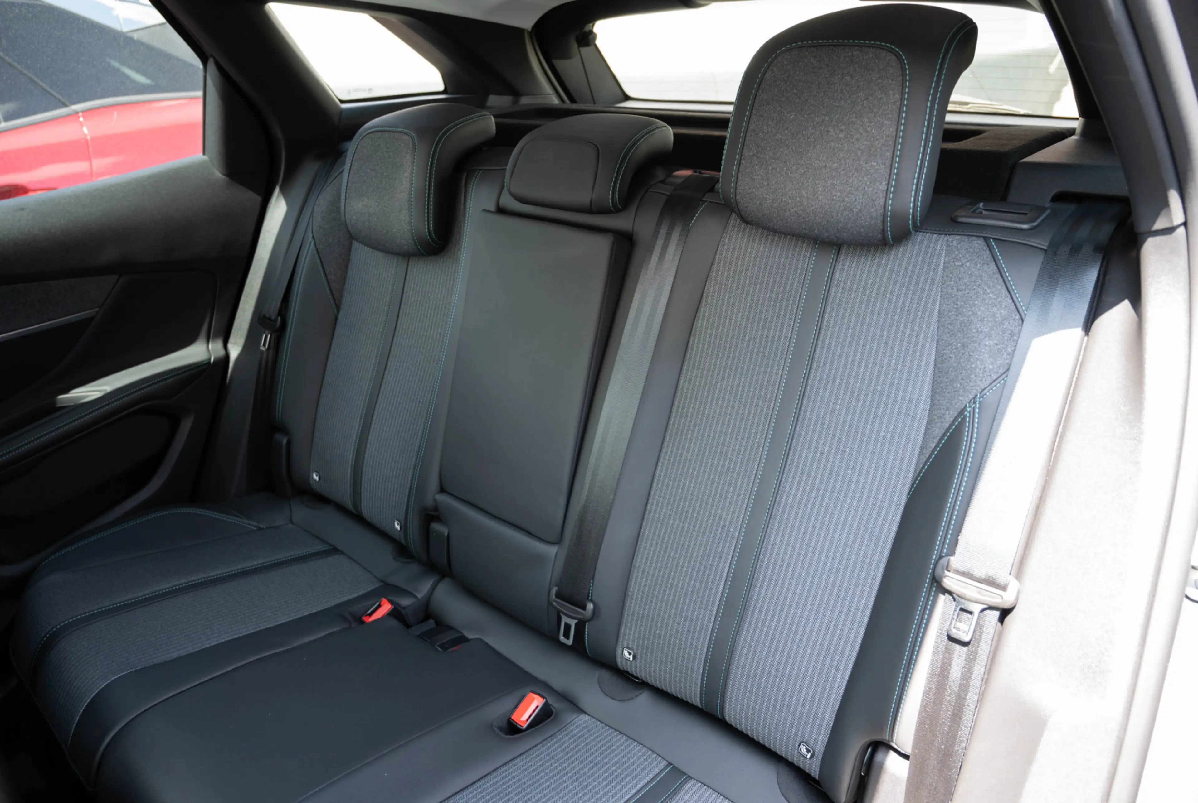 Peugeot 3008 1.5 BlueHDi 130 EAT8 *EASY-PAKET*MIRRORSCREEN* — photo 9