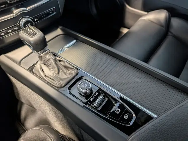 Volvo XC60 view 15