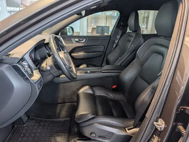 Volvo XC60 view 7