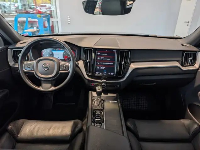 Volvo XC60 view 11