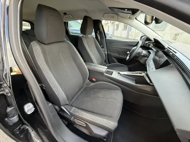 Peugeot 308 view 12