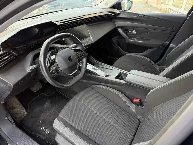 Peugeot 308 view 9