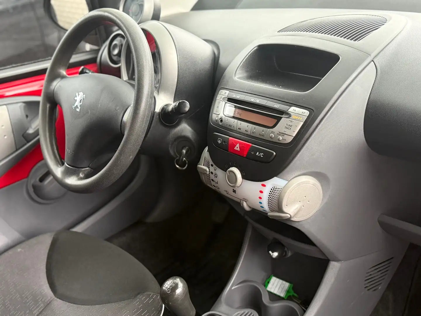 Peugeot 107 1.0-12V XS Airco 5d Elektrische Ramen Nieuwe Apk Rood - 2