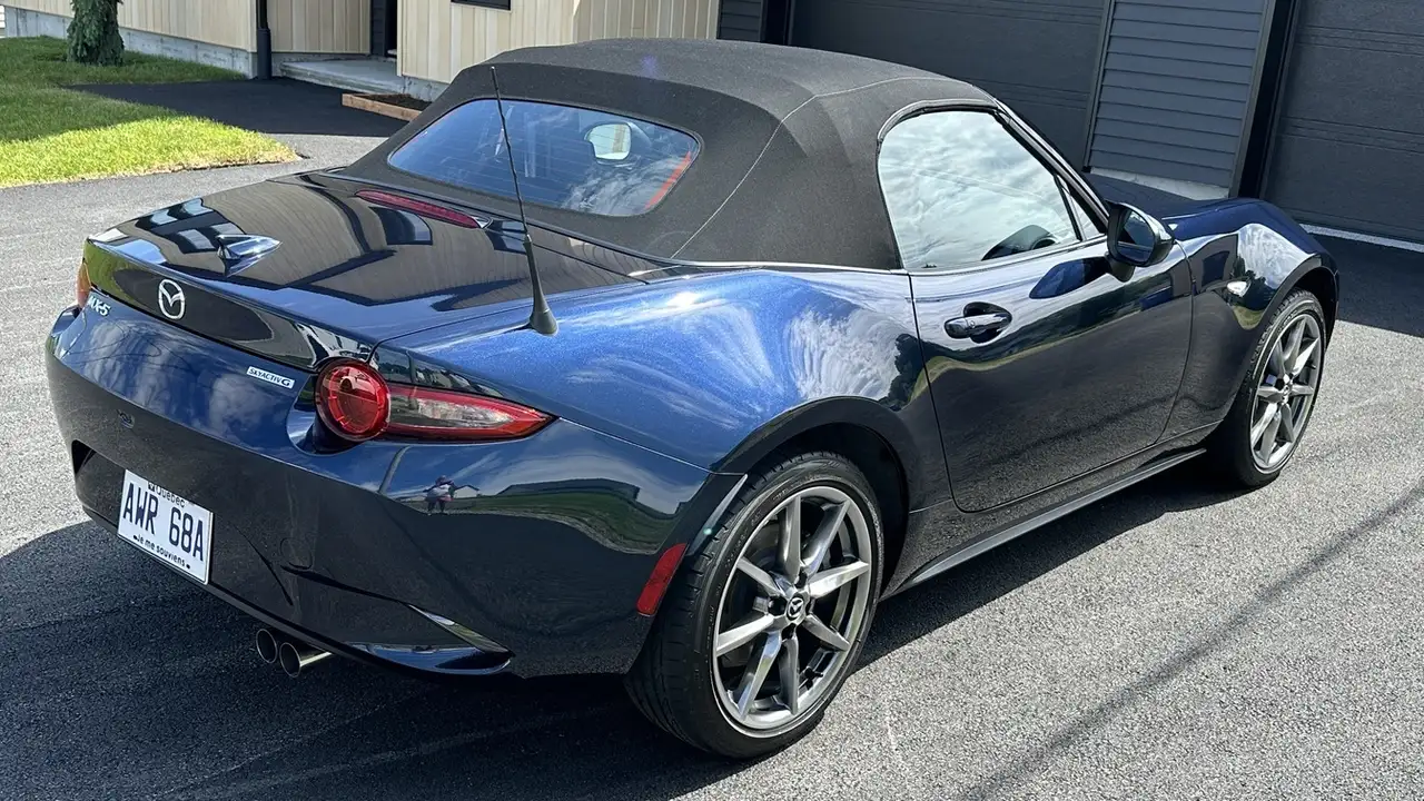 Mazda MX-5 Miata photo Mazda MX-5 Miata