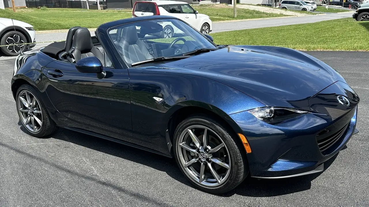 Mazda MX-5 Miata photo Mazda MX-5 Miata