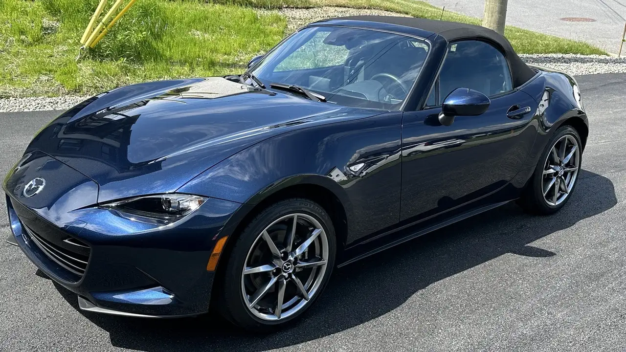 Mazda MX-5 Miata photo Mazda MX-5 Miata