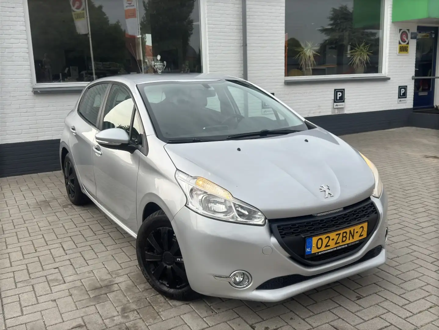 Peugeot 208 1.2|DISTRI. VERVANGEN IN 2025|AIRCO|NIEUW APK|RIJK Grau - 2