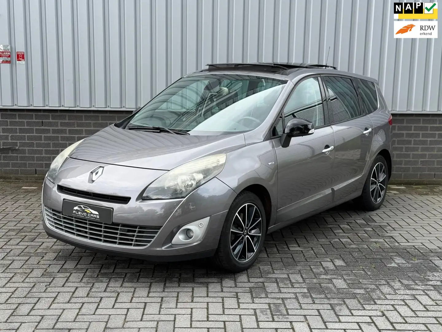 Renault Grand Scenic 2.0 Bose |Automaat|Pano|Navi|CruiseCtrl|PDC| Grijs - 1