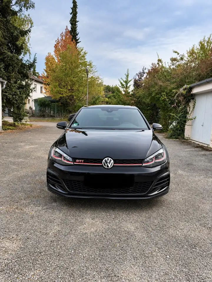 Volkswagen Golf GTI