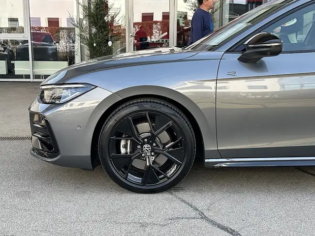 Volkswagen Passat Variant 2.0 TDI SCR R-Line DSG Ansicht 4