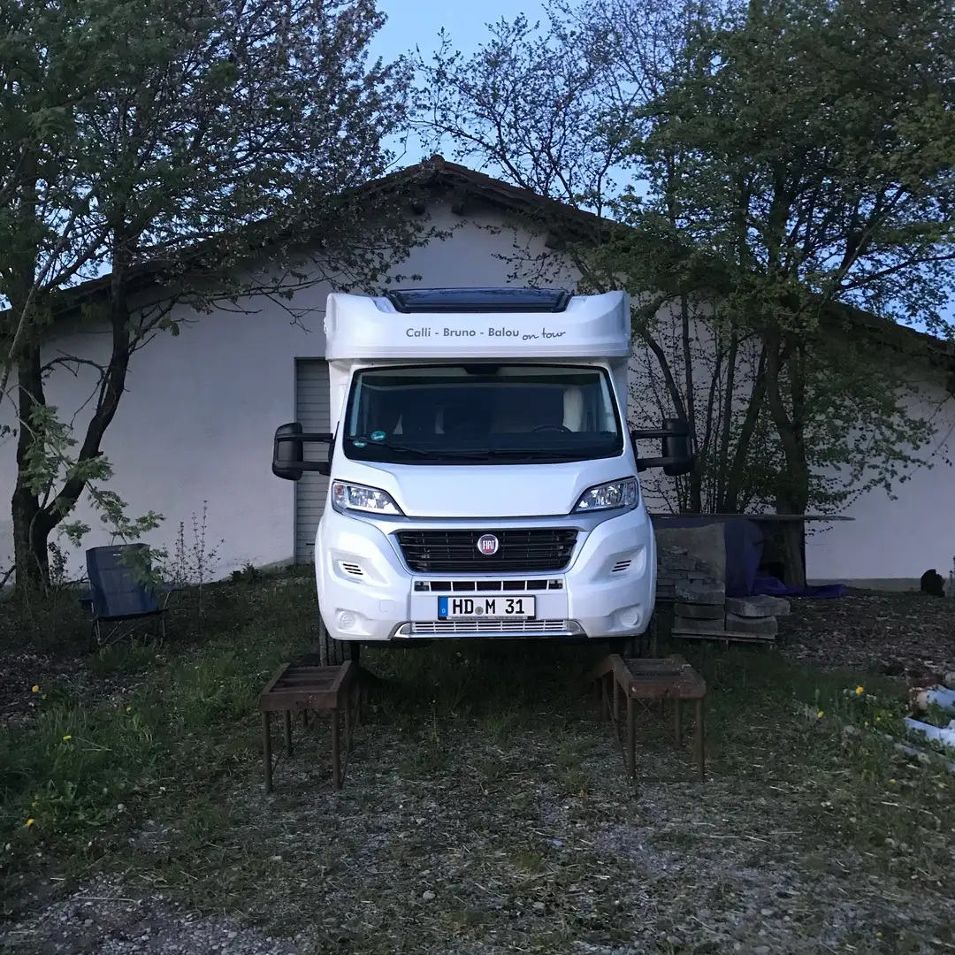 Caravans-Wohnm Euramobil Forster T599HB (HubBett) teilintegriert Weiß - 1