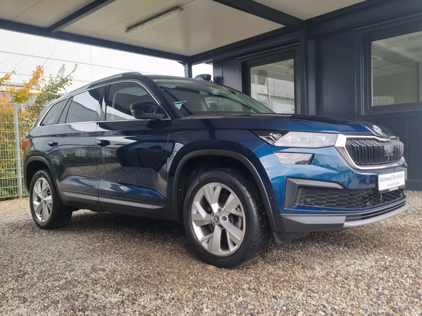 Skoda Kodiaq 2.0 TDI DSG 4x4,PANO,LED,AHK,STANDH,360C Klima Blau - 2
