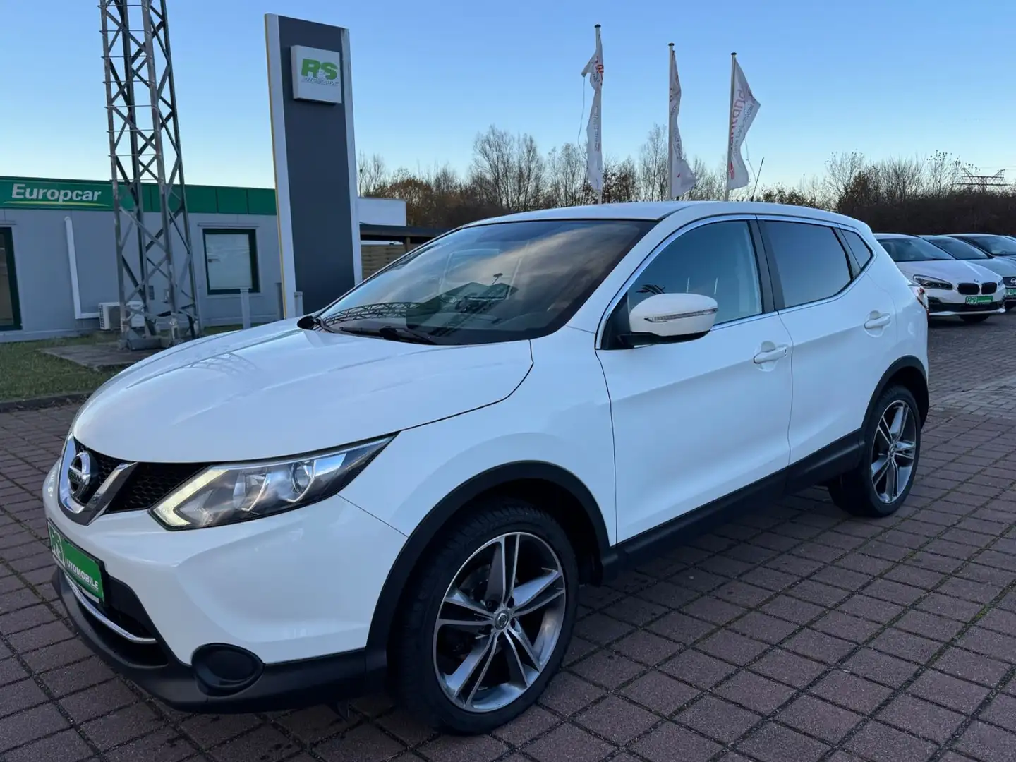 Nissan Qashqai 1.5 dci Visia Weiß - 1