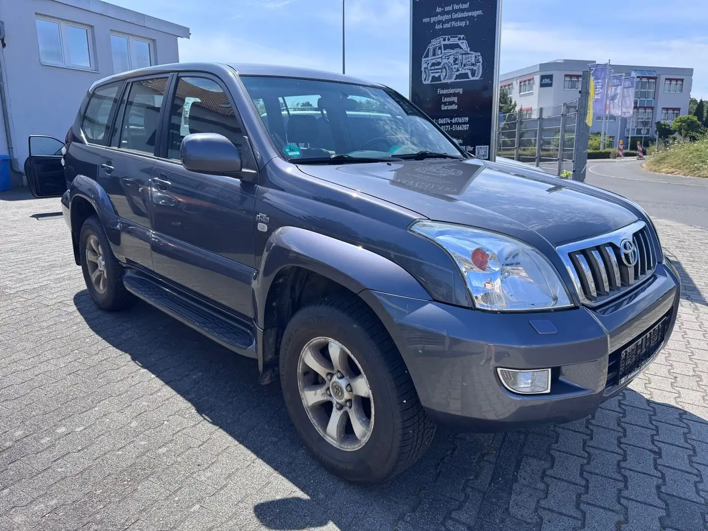 Toyota Land Cruiser 3.0 D-4D Automatik-1.Hand Gris - 2