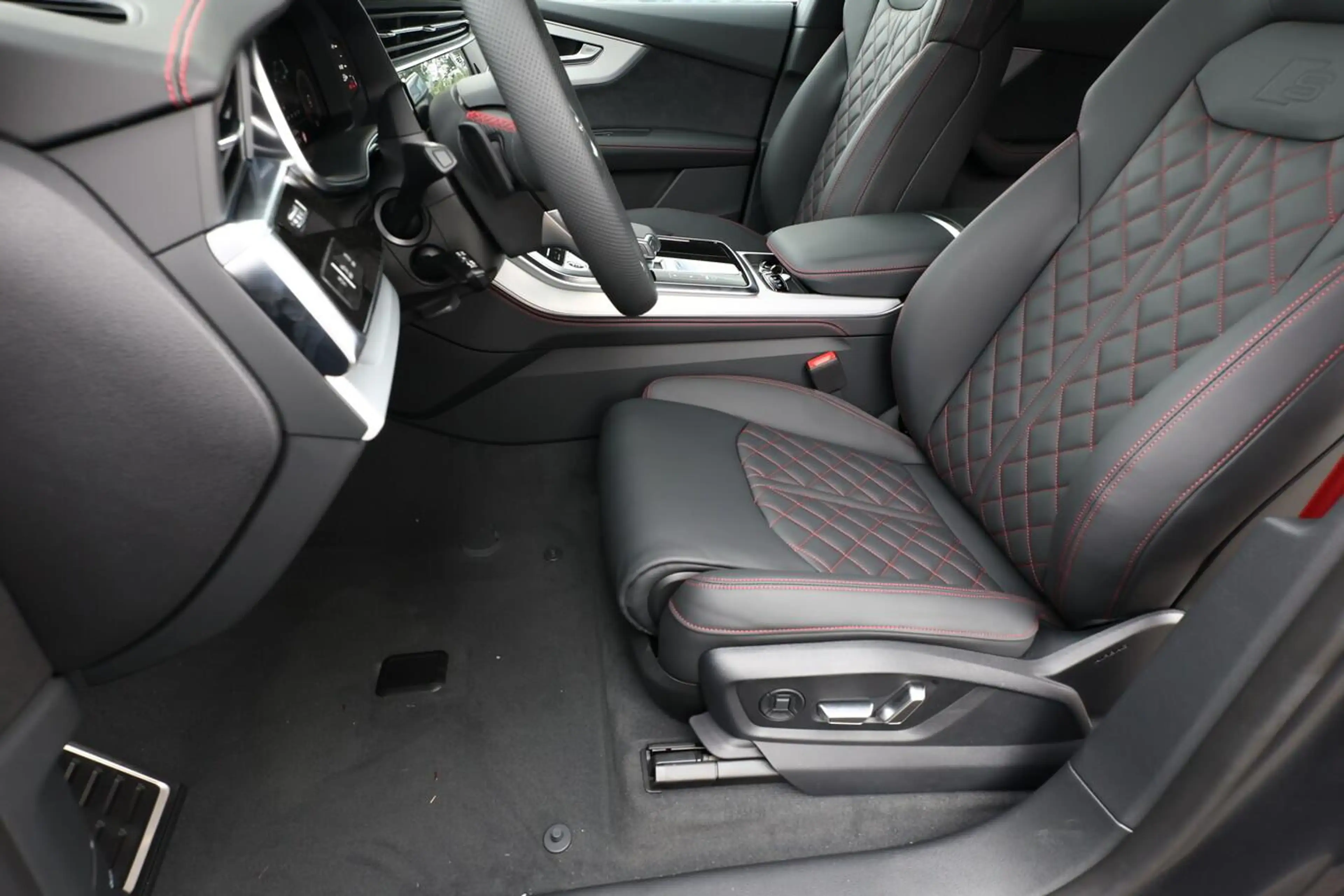 Audi Q8 S line 2xS AssistenzP+ 22Z Laser HUD AHK Klim4 ... — photo 13