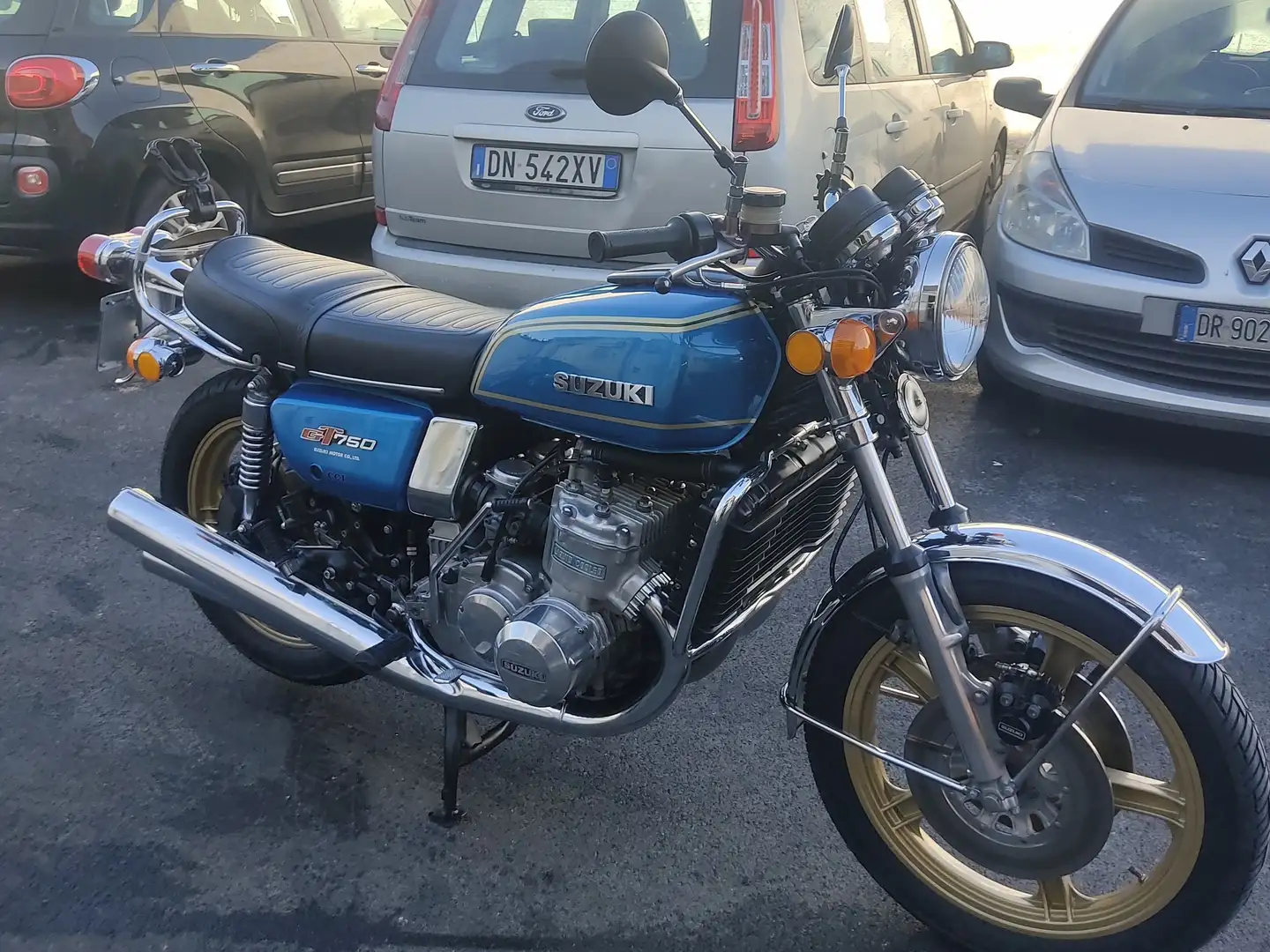 Suzuki GT 750 Blauw - 1