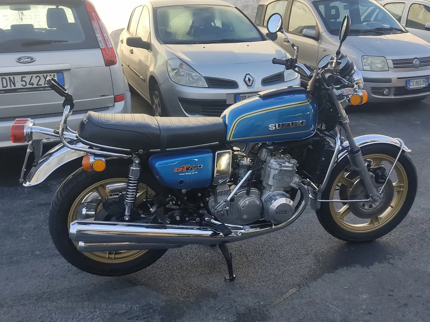 Suzuki GT 750 Blauw - 2
