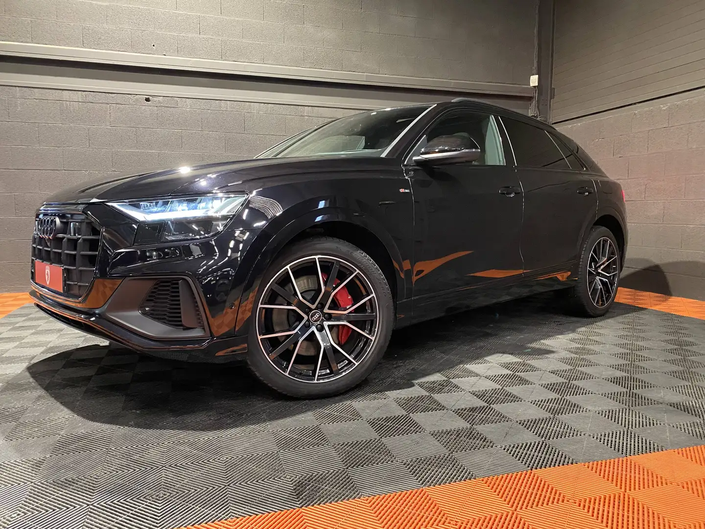 Audi Q8 60 TFSI e 462ch Compétition quattro tiptronic 8 Schwarz - 1