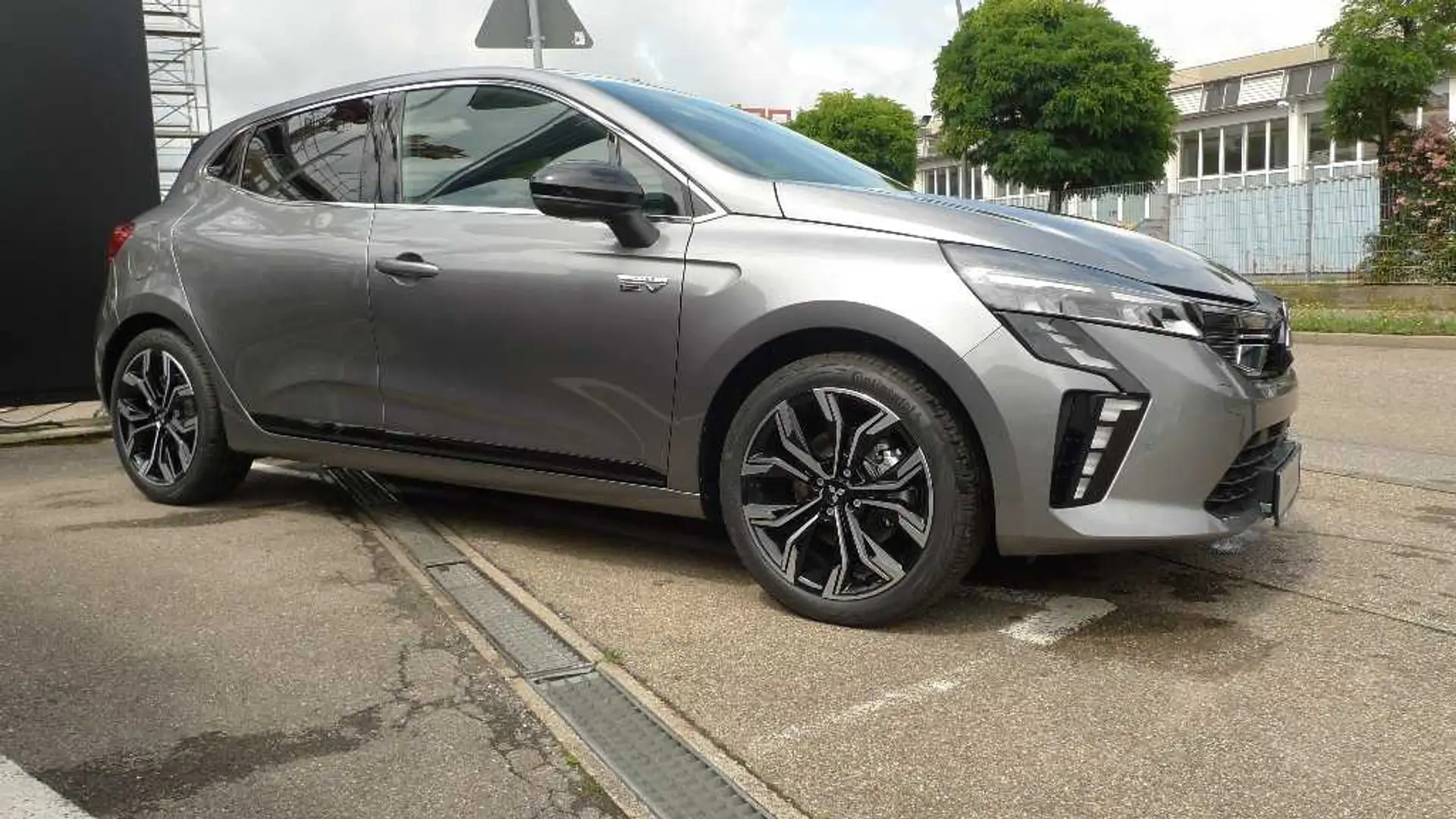 Mitsubishi Colt TOP 1.6 Hybrid Automatik Black Deal Grau - 2