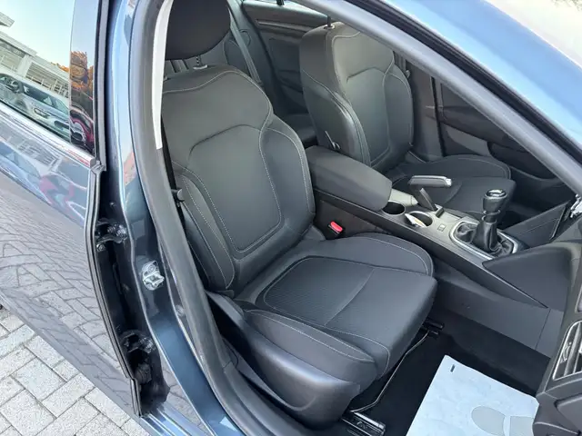 Renault Megane view 12