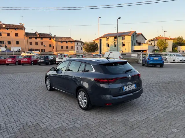Renault Megane view 5