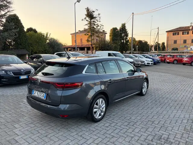 Renault Megane view 4