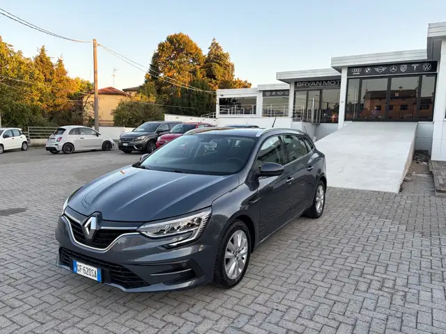 Renault Megane view 2