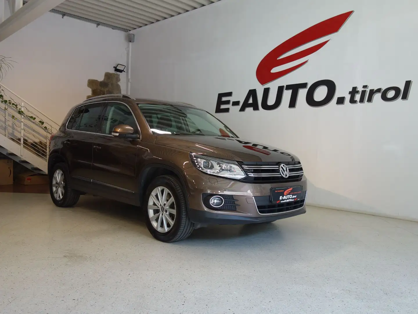 Volkswagen Tiguan 2,0TDI 4Motion *ERSTBESITZ *SKY PANO *AHK *XENON Brun - 1