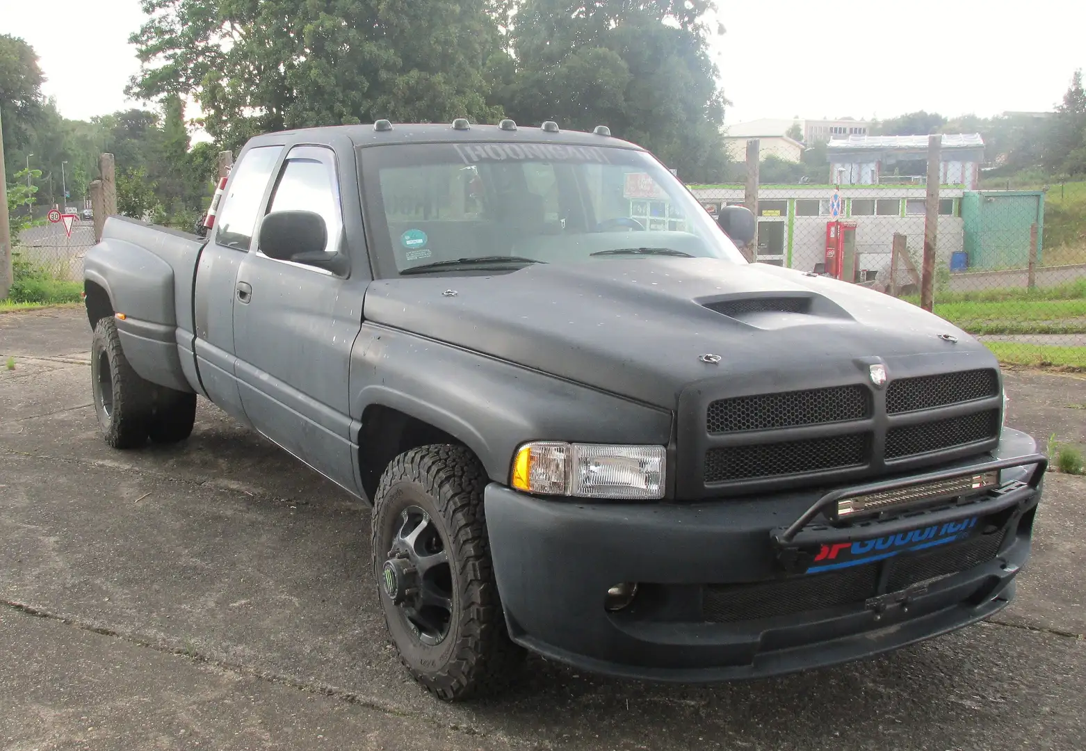 Dodge RAM SLT 3500 Dually Schwarz - 2