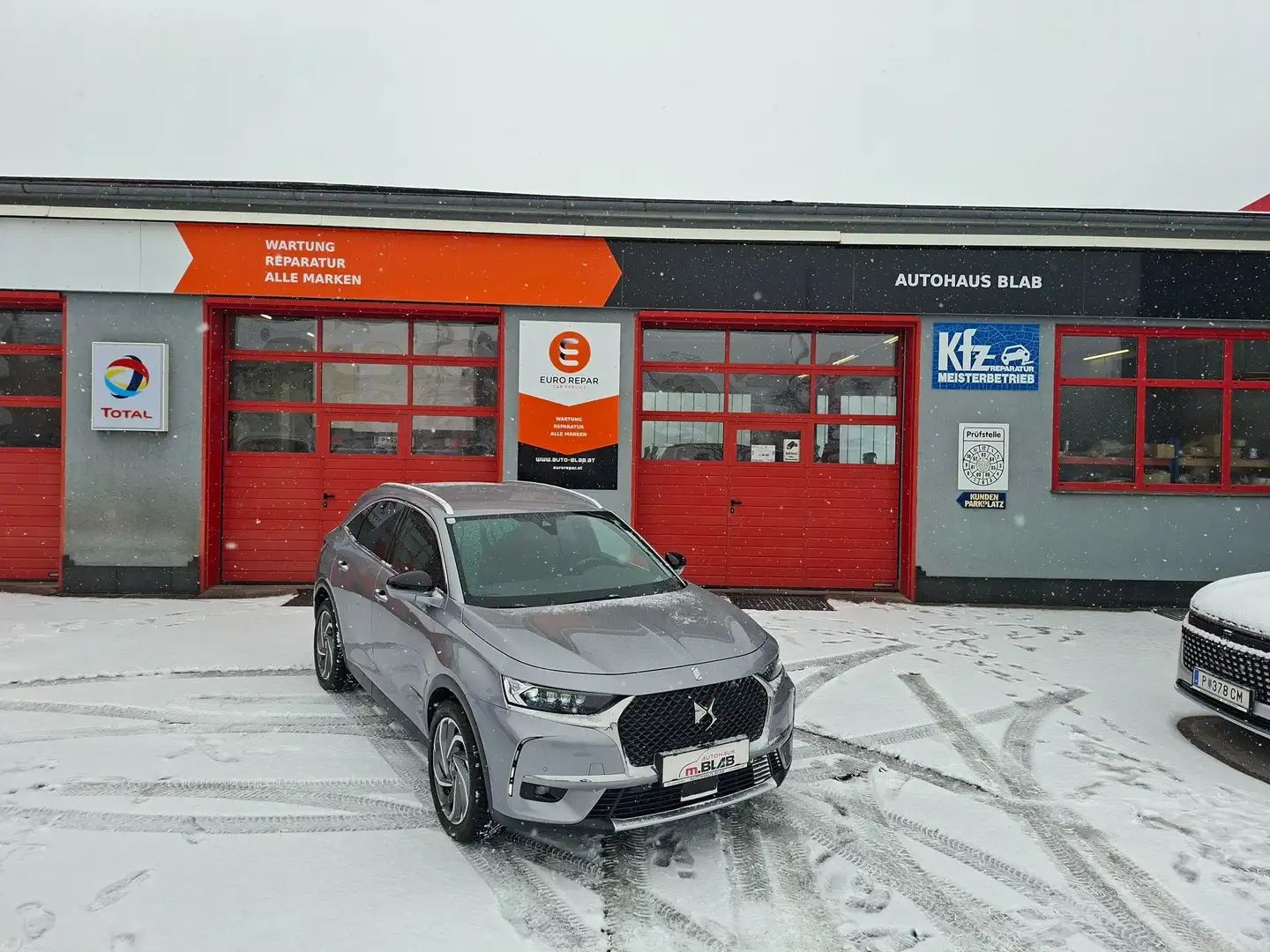 DS Automobiles DS 7 Crossback Be Chic BlueHDI180 EAT8 Automatik *ERSTBESITZ* Silber - 1